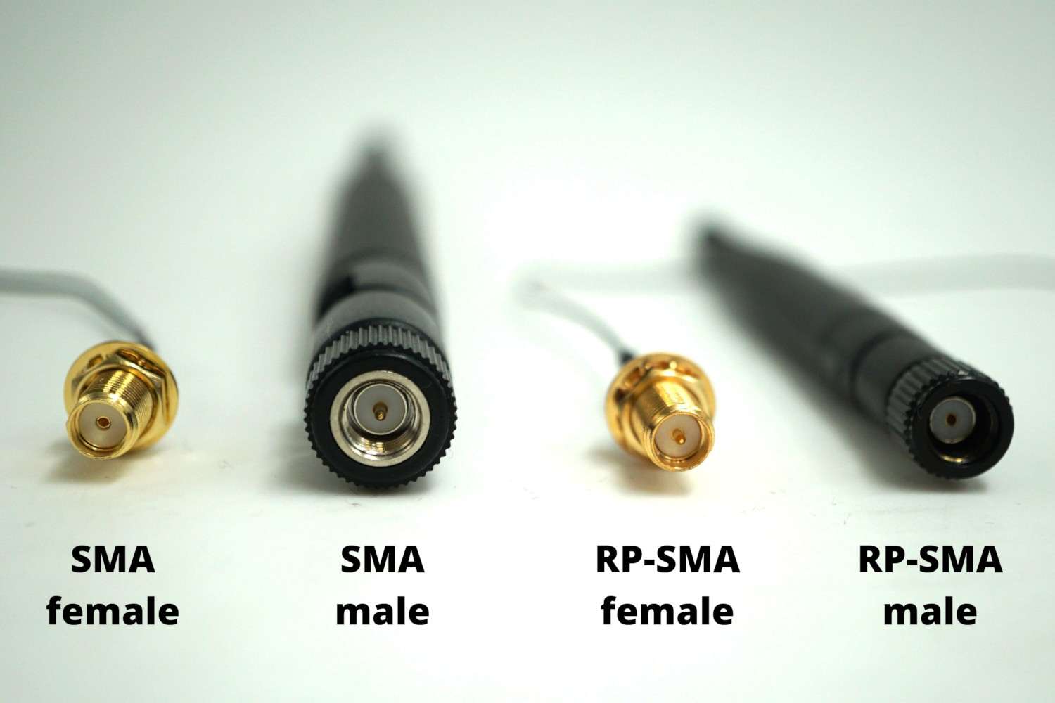 В чем разница между SMA и RP-SMA?